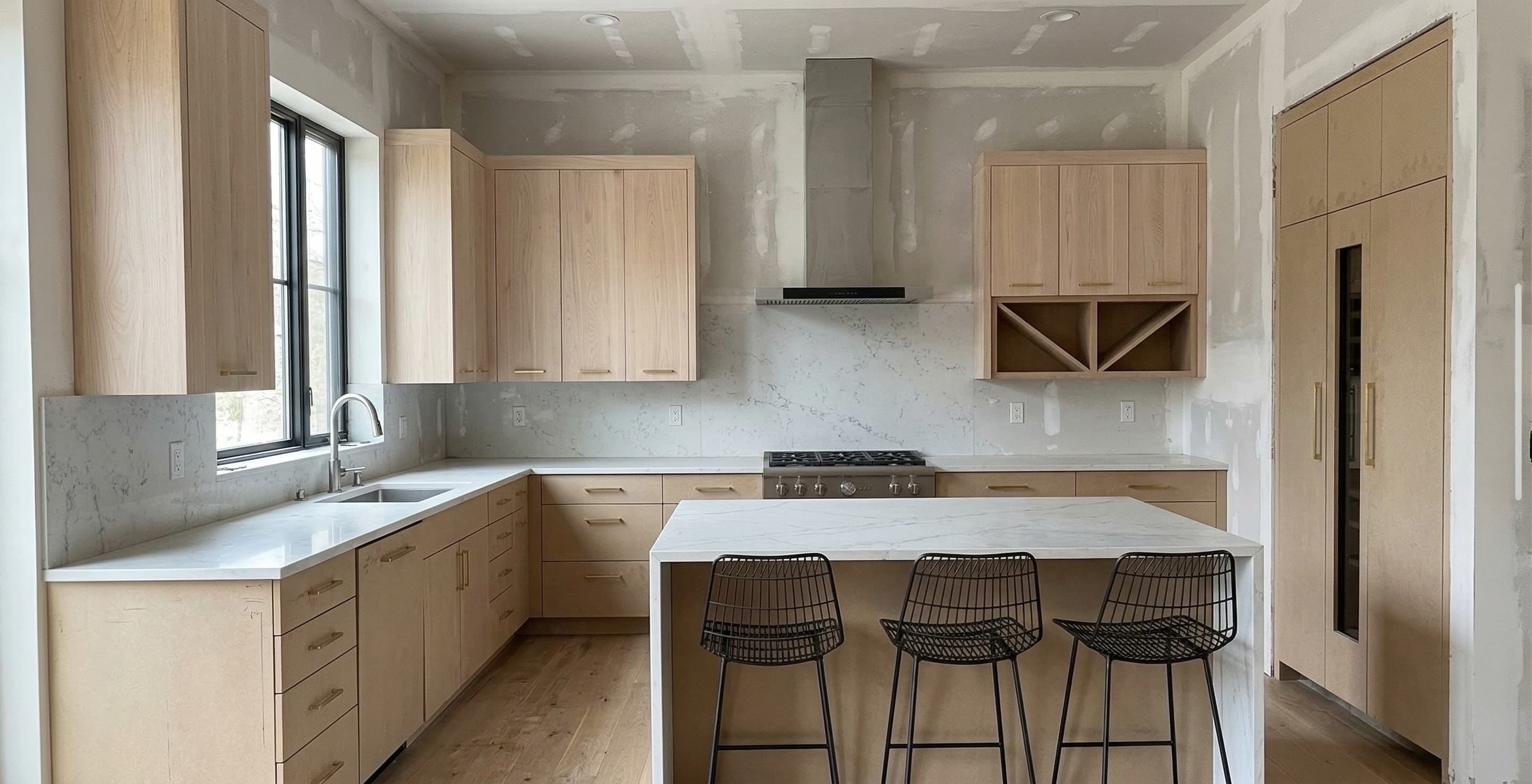 Graphic Charcoal Kitchen — source